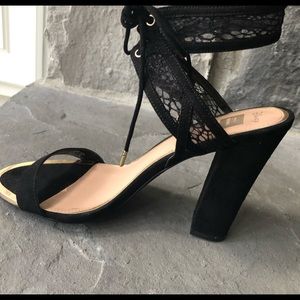 🎉Host Pick 🎉 Rare edition of Disney lace sandal